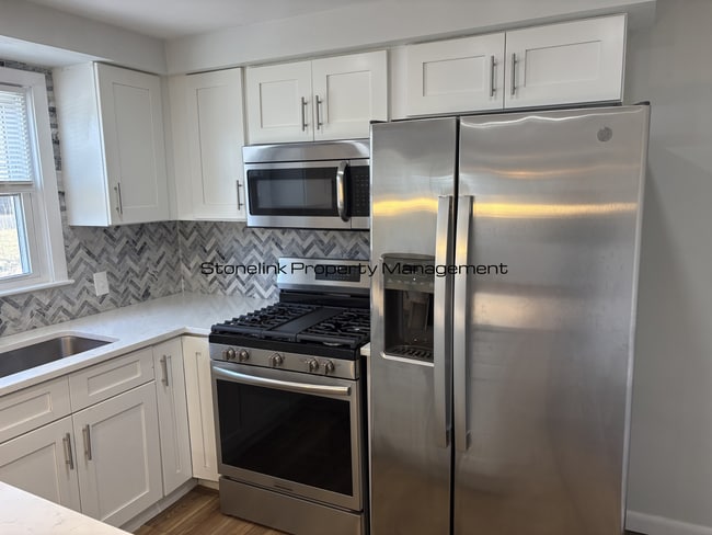 Photo - 321 Budlong Rd Unidad 2