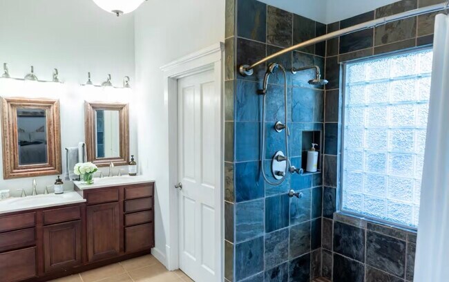 Photo - 2920 Avenue Q