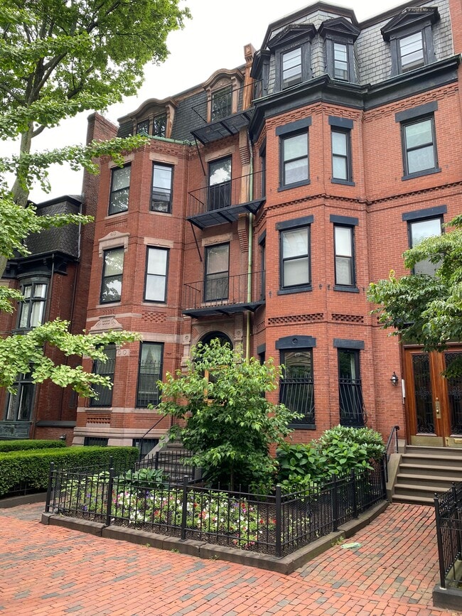 Vista de la calle - 336 Marlborough St Unidad #5