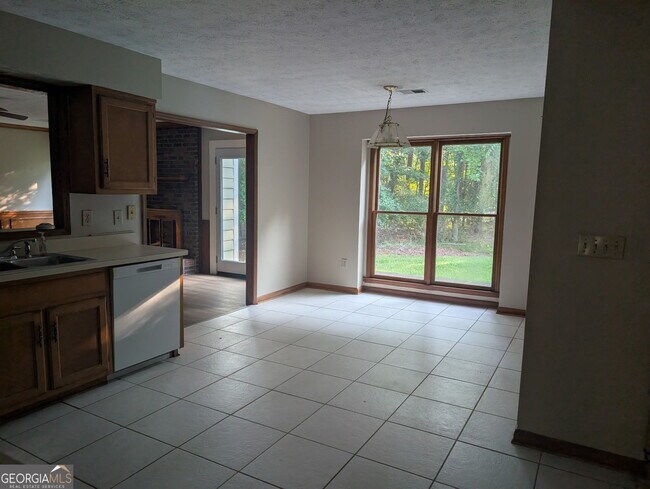 Photo - 307 Korinna Ct