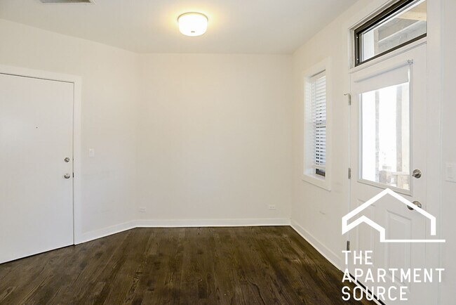 Photo - 1600 W Belle Plaine Ave Unit 2