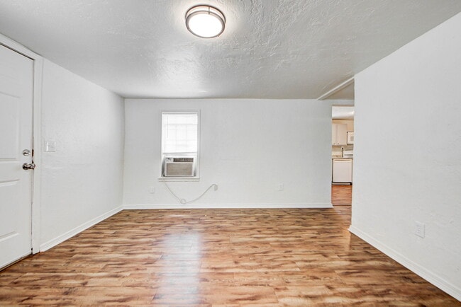 Photo - 204 S Stewart Ave