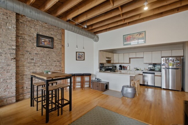 Photo - 660 W Grand Ave Unit 660 W Grand