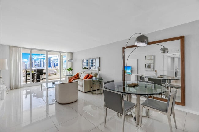 Building Photo - 1717 N Bayshore Dr Unit ID1264177P Rental