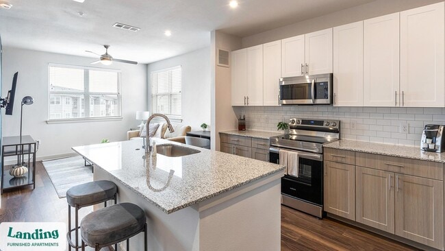 Photo - 255 Williamsburg Pkwy Unidad F301.1409530