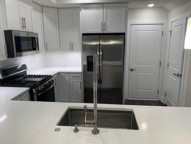 Building Photo - HERNDON - Coming Soon *3262 Woodland Park Rd Unit #3E *