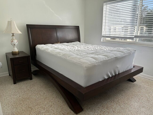 1307 NW 6th St Unit 14