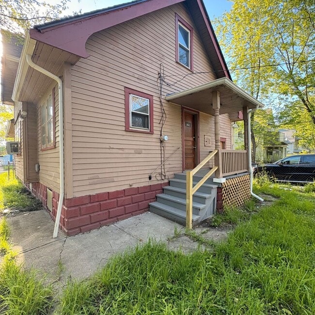Photo - Charming 3 - Bedroom Property in Prime Location