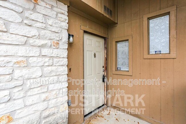Photo - 1120 Royal Crest Dr