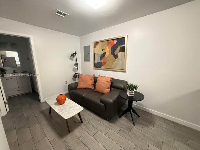 Photo - 1604 SW 9th St Unit B