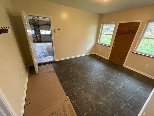 Photo - Beautiful 4 Bedroom, 2.5 Bathroom, 3000sq.ft Ranch! Pet Friendly!