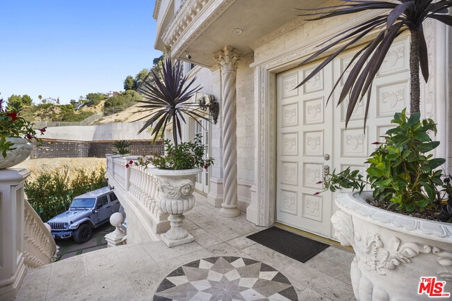 Photo - 2258 Gloaming Way