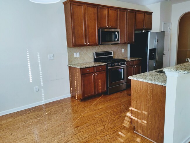 Photo - 320 Hammond Oak Ln