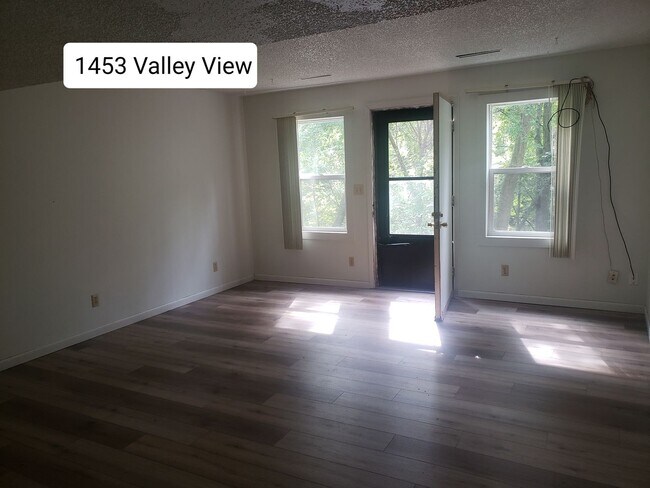 Photo - 1453 Valley View Dr Unit 1453-B