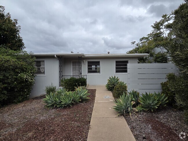 Building Photo - Move-In Ready 2-Bedroom Escondido Charmer!... Rental