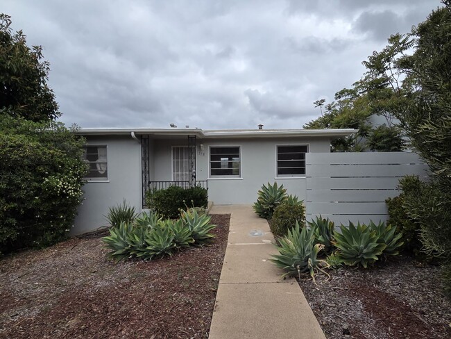 Move-In Ready 2-Bedroom Escondido Charmer! - Move-In Ready 2-Bedroom Escondido Charmer! House