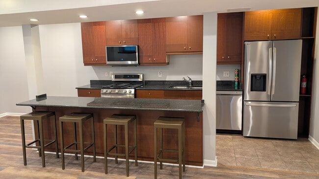 429 E 45th Pl Unit Garden