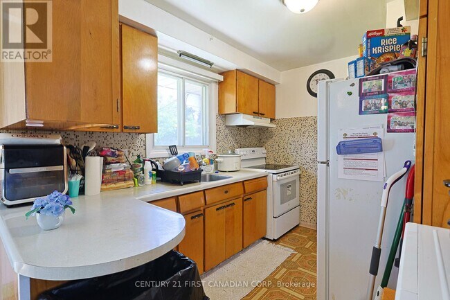 Photo - 268 Burlington Crescent