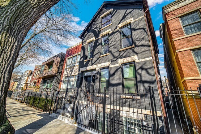 Building Photo - 1817 N Honore St Unit 1F Rental