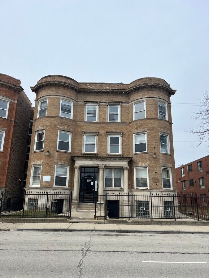 Photo - 3652 S Indiana Ave Apartment Unit 1S