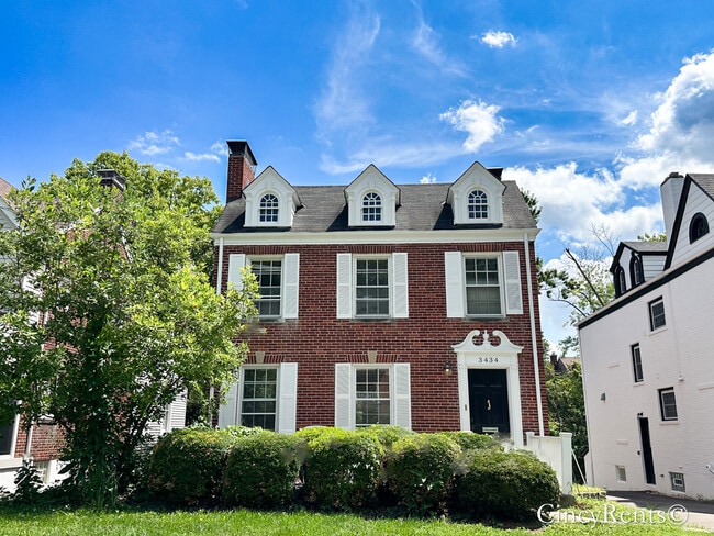 Building Photo - 3434 Ault View Ave Unit 2