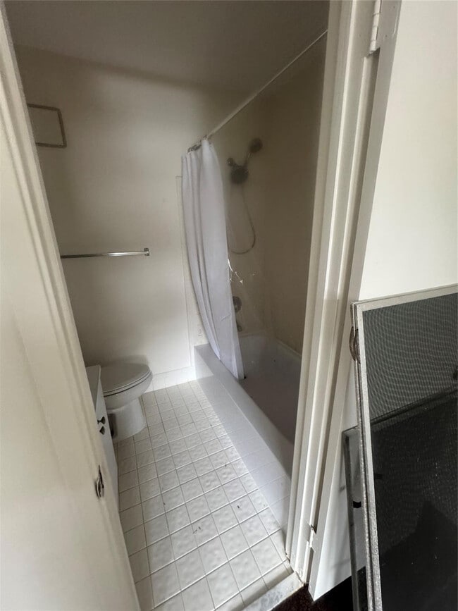 Photo - 2845 NE 15th St