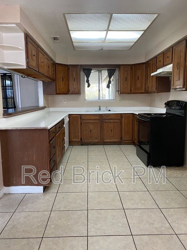 Photo - 800 E 23rd St