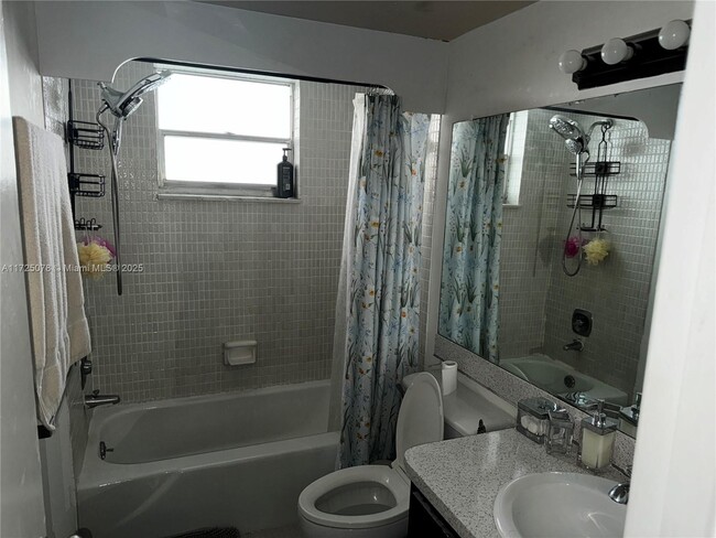 Photo - 950 Hillcrest Dr Apartment Unit 411