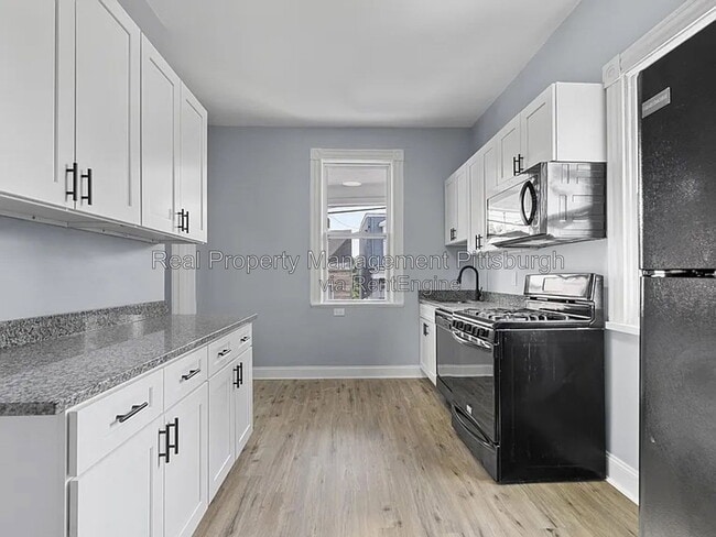 Photo - 2721 Cobden St Unit 1