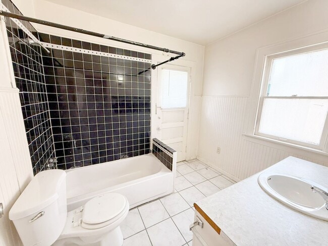 Photo - 3 BED 1 BATH BEAUTIFUL SINGLE FAMILY HOME