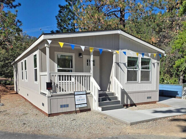 Building Photo - 824 S 1st St