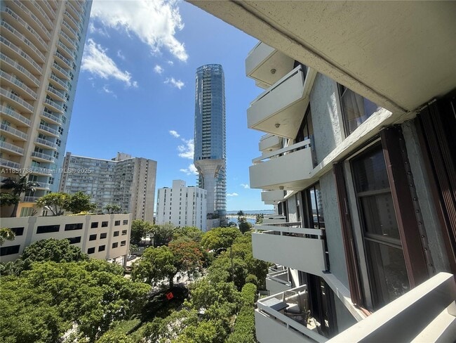 Building Photo - 2501 Brickell Ave Unit 603 Rental