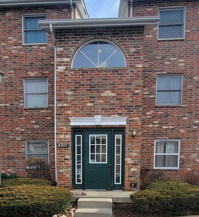 4307 W Shamrock Ln Condo Unit 3C Condo for Rent in McHenry, IL