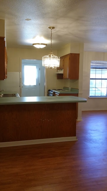 Kitchen Area - 10400 Linwood
