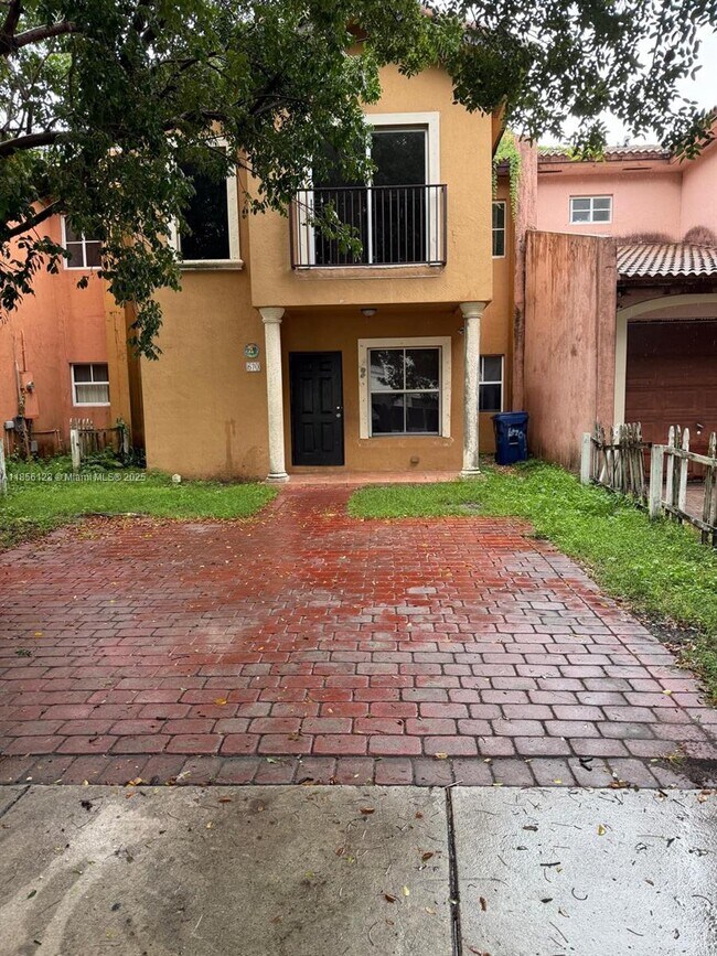 Building Photo - 670 SW 11th St Rental