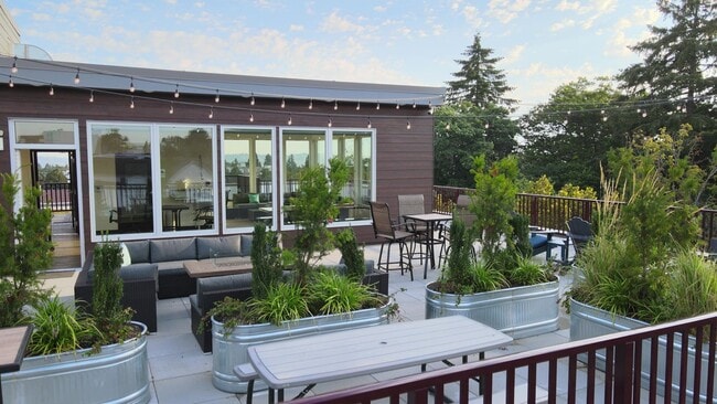 Photo - Admiral Station Apartments