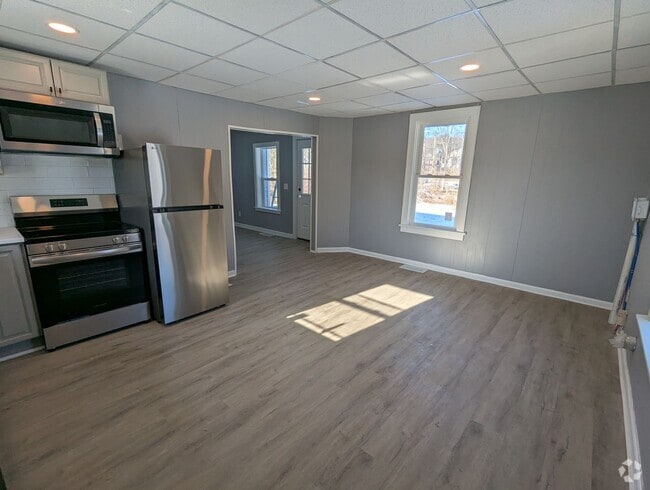 Building Photo - 15 Main St Unit 1 Rear Rental