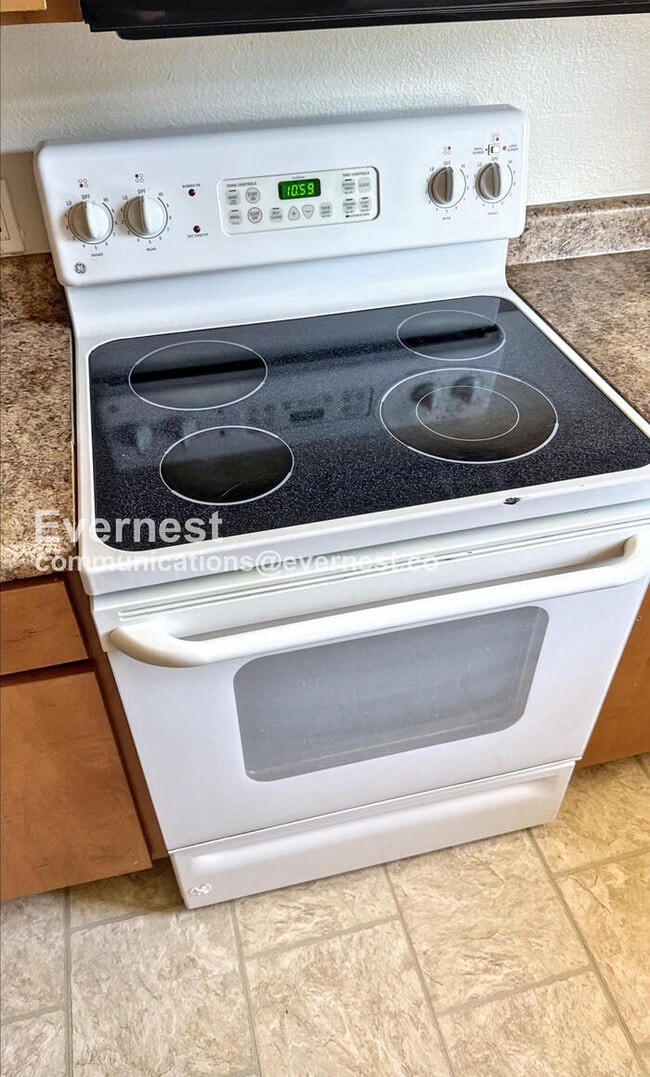 Photo - 825 E 5th St Unit B