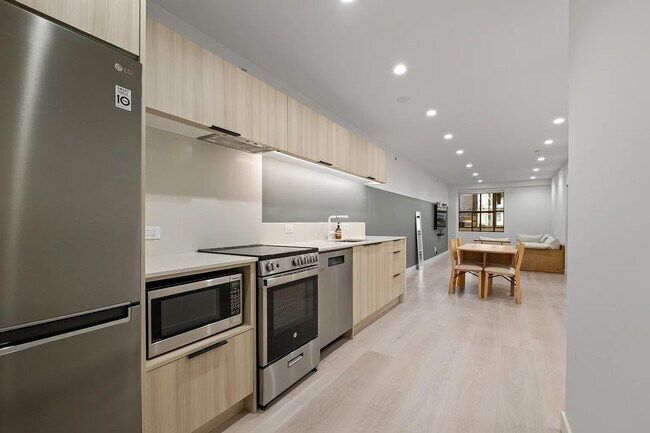 Photo - 382 Powell St