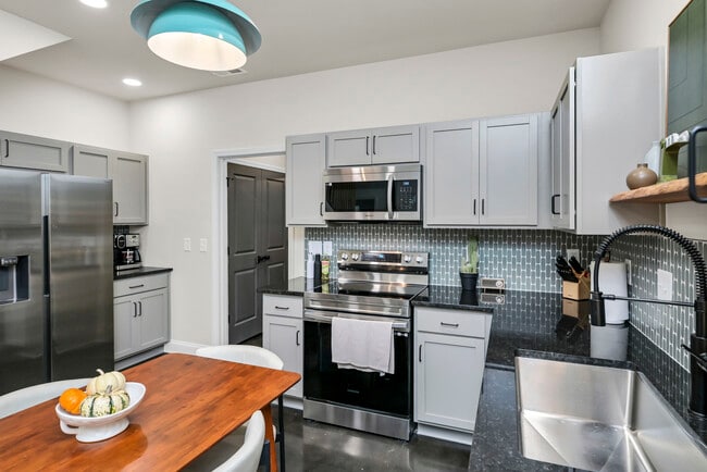 Photo - 816 Shull St