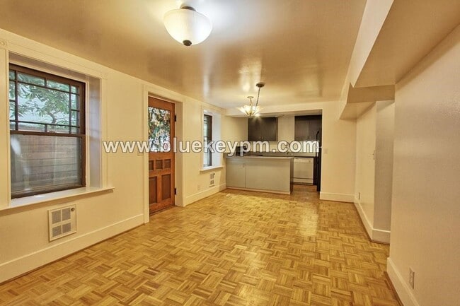 Photo - 2 Bed, 1 Bath Remodeled Unit Near OHSU and Portland VA Medical Center