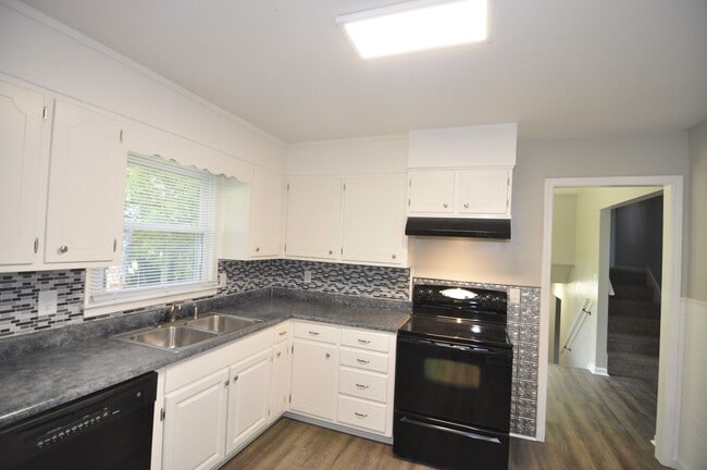 Photo - 2816 Broadview Dr NW