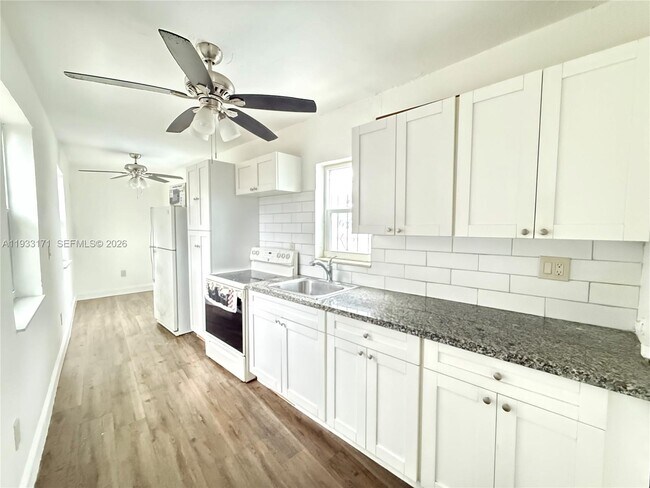 Photo - 761 SW 73rd Ct