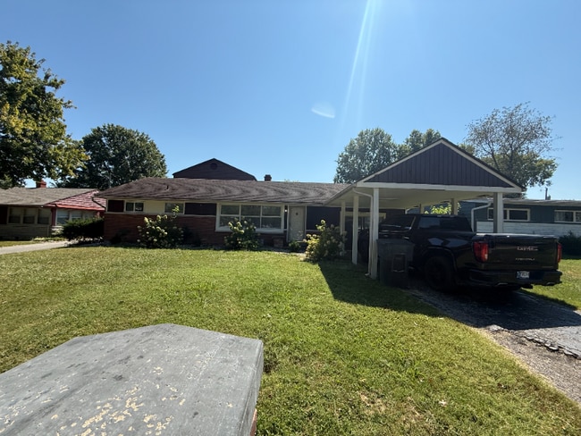 Building Photo - 2723 Hillview Dr Rental