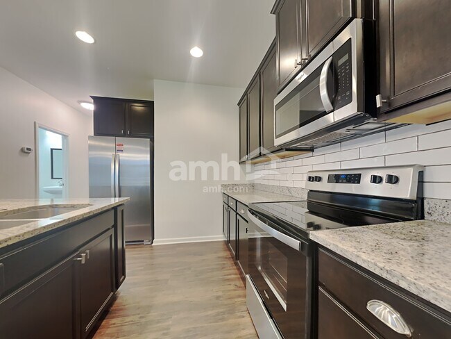 Photo - 347 Southwilde Way