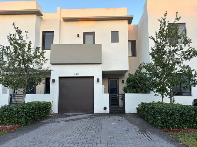 Building Photo - 455 SW 91st Ave