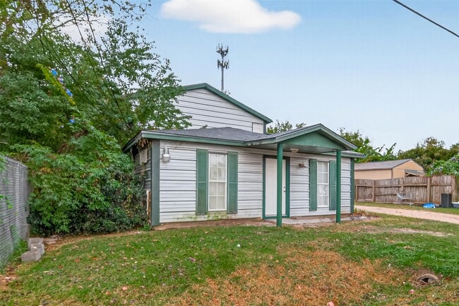 Photo - 105 Clear Lake Rd Unit A