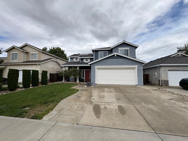 Building Photo - Beautiful 3 Bedroom 2.5 Bath Brentwood Home With SOLAR