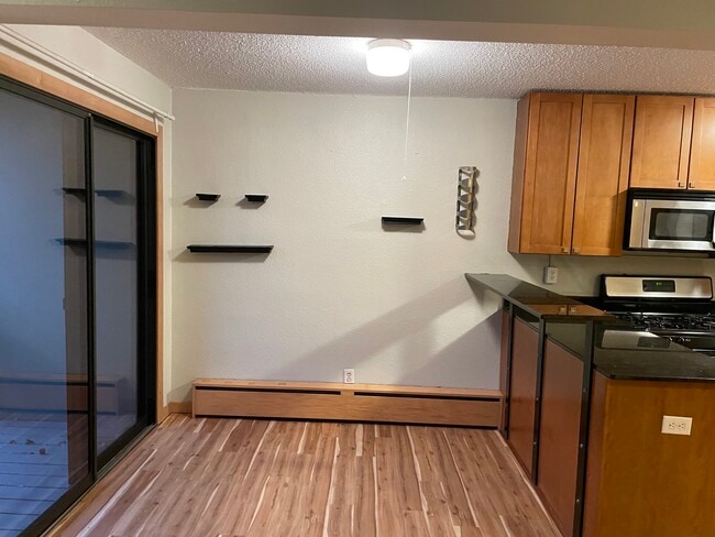 Dining area - 2530 1st Ave S Unit N204