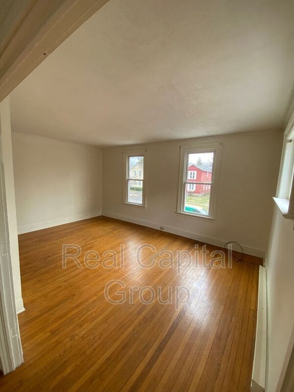 Photo - 335 Pine St Unit Apt 2 Upper